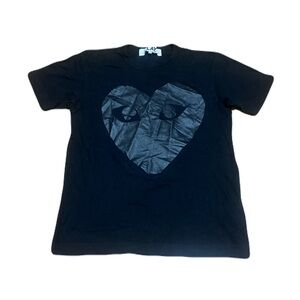 PLAY Comme des Garcons Short Sleeve Heart Tee in Black, size Medium